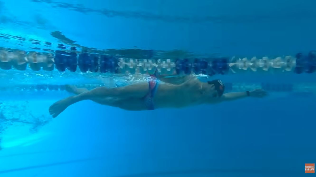 План тренировок для новичка в бассейне на первые 3 месяца!