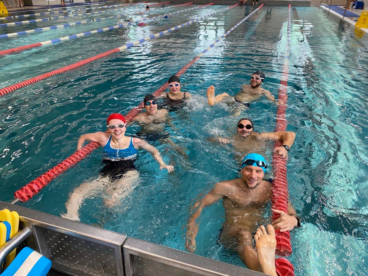 Осознанность в движении во время плавания