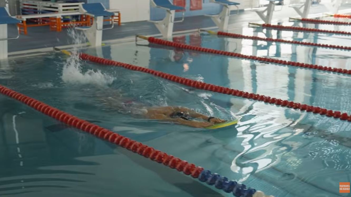 План тренировок для новичка в бассейне на первые 3 месяца!