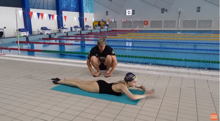 Тренировка для новичков за час: учим плавать брассом