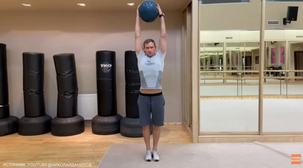 Эти упражнения на суше прокачают твоё плавание на 100% 